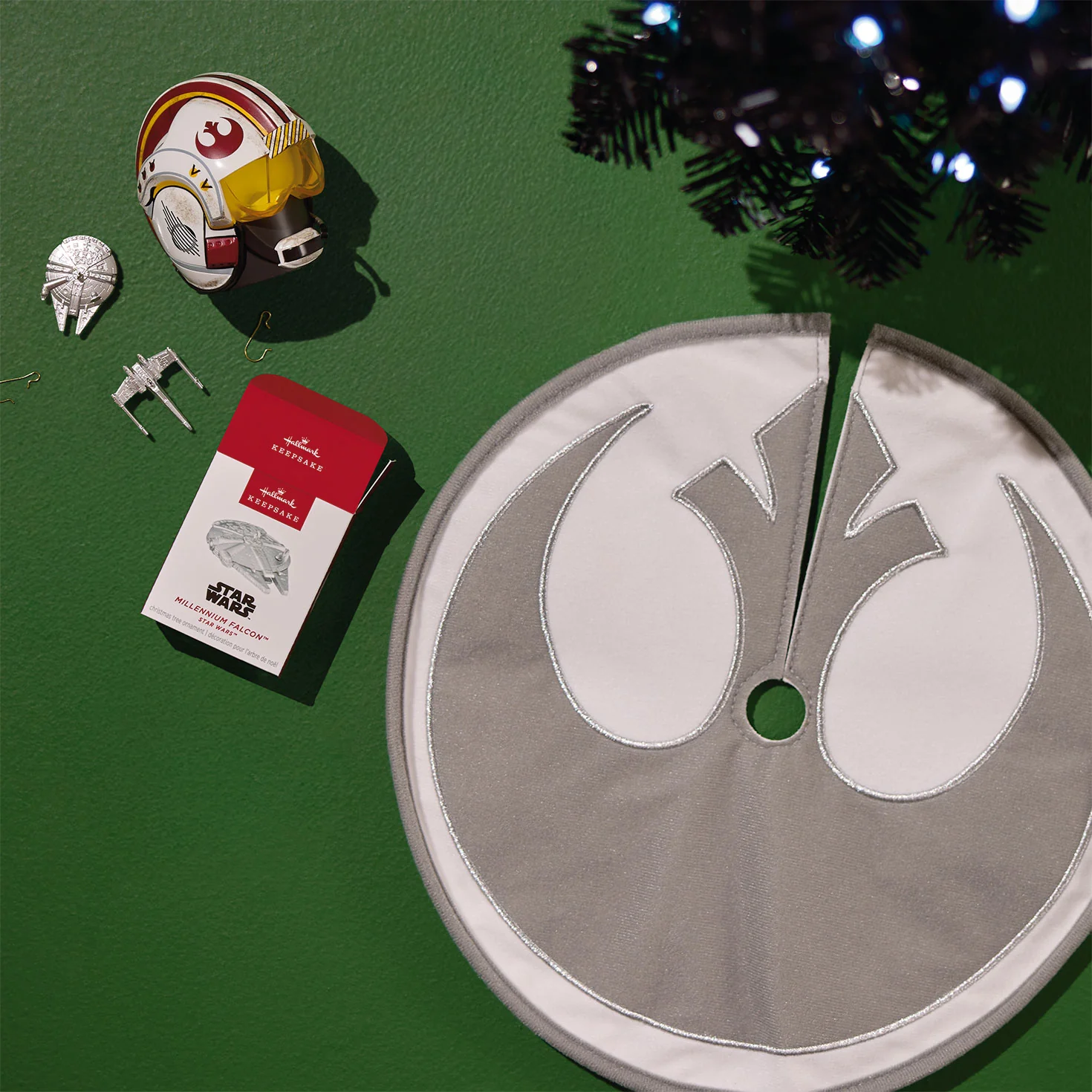 Hallmark : 2026 Keepsake ShowToppers Mini Tree Topper Star Wars™ Red Five Rebel Pilot (393) - Image 6