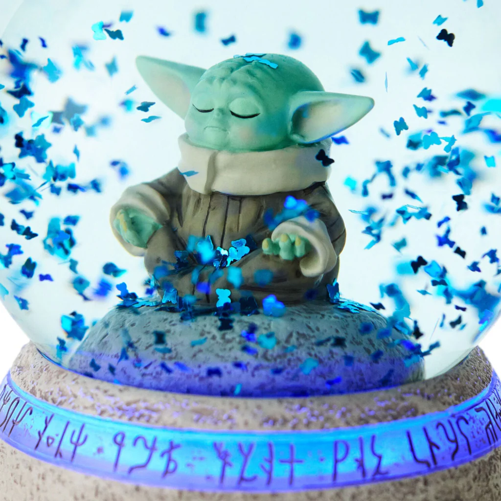 Hallmark : The Mandalorian™ Grogu™ in Meditation Snow Globe With Light and Sound - Image 3