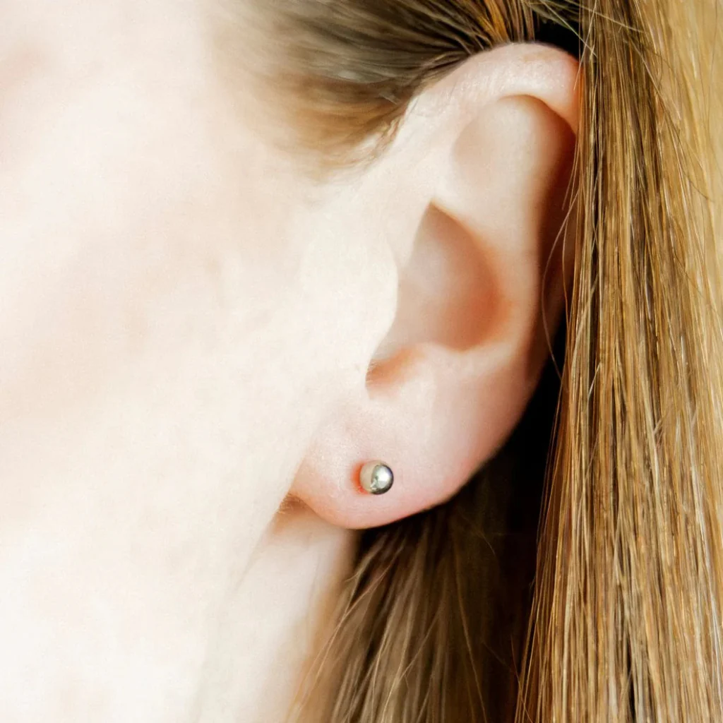 Linny Co : Screwback Stud Earrings - Evelyn Silver - Image 3