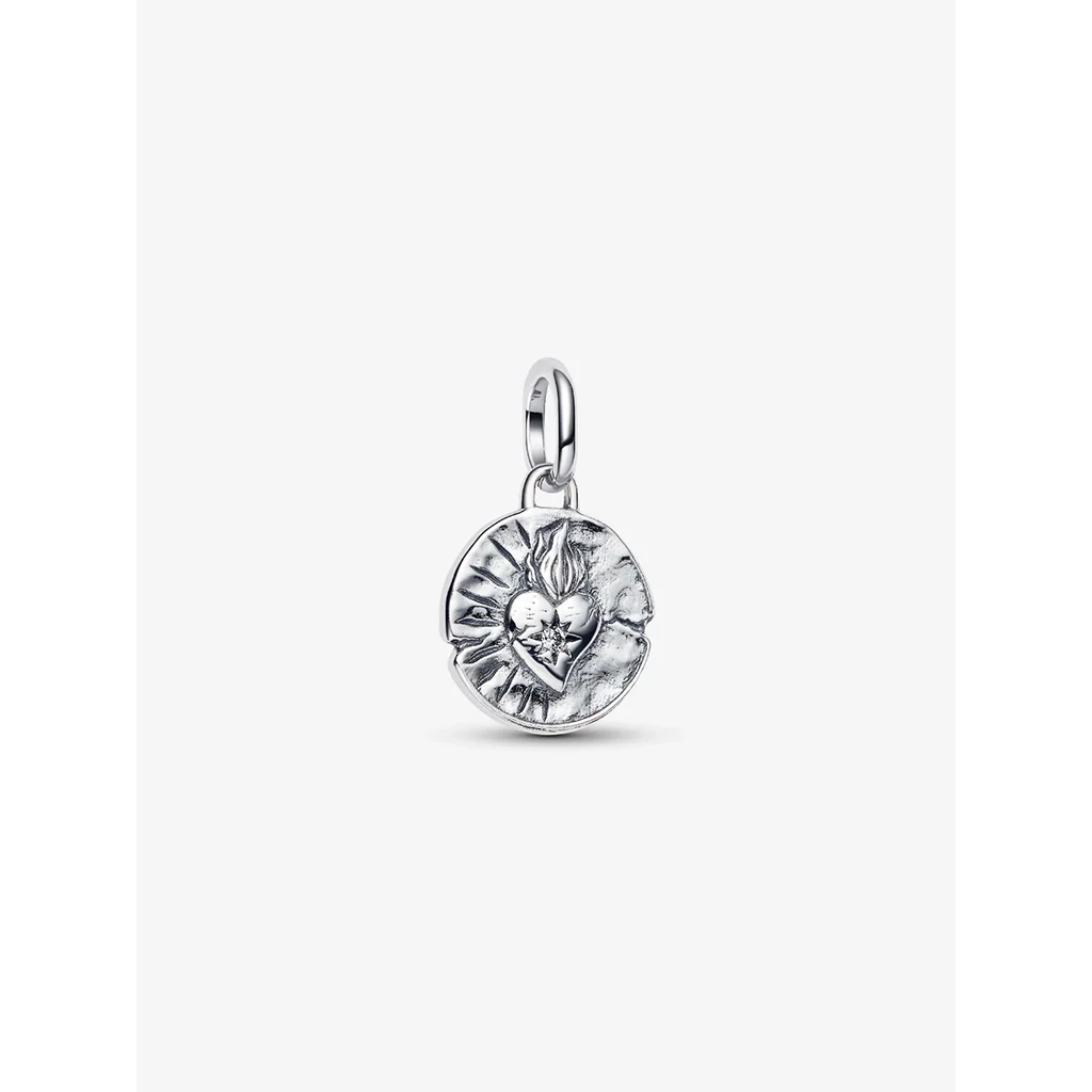 PANDORA : Heart Medallion Charm
