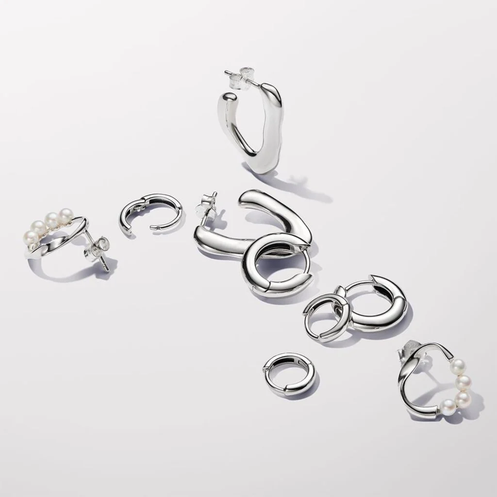 PANDORA : Organically V-shaped Open Hoop Earrings in Sterling Silver - Image 3