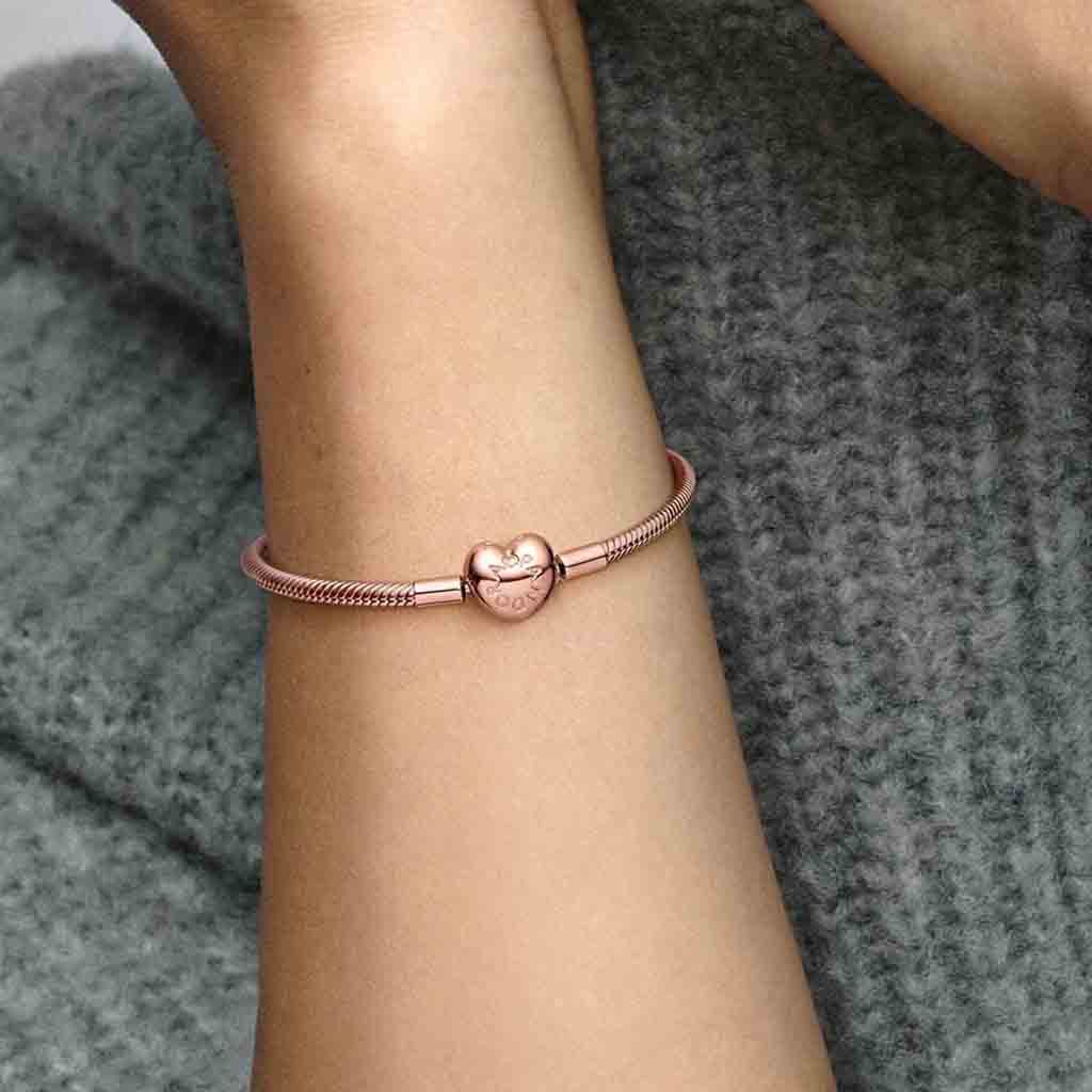 PANDORA : Pandora Moments Heart Clasp Snake Chain Bracelet in Rose Gold - Image 4