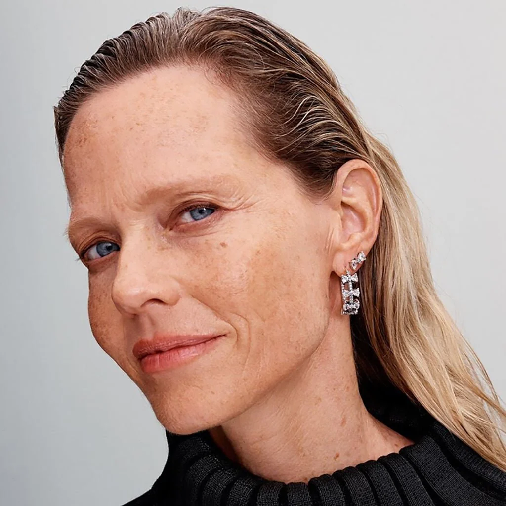 PANDORA : Sparkling Bow Row Hoop Earrings - Image 3