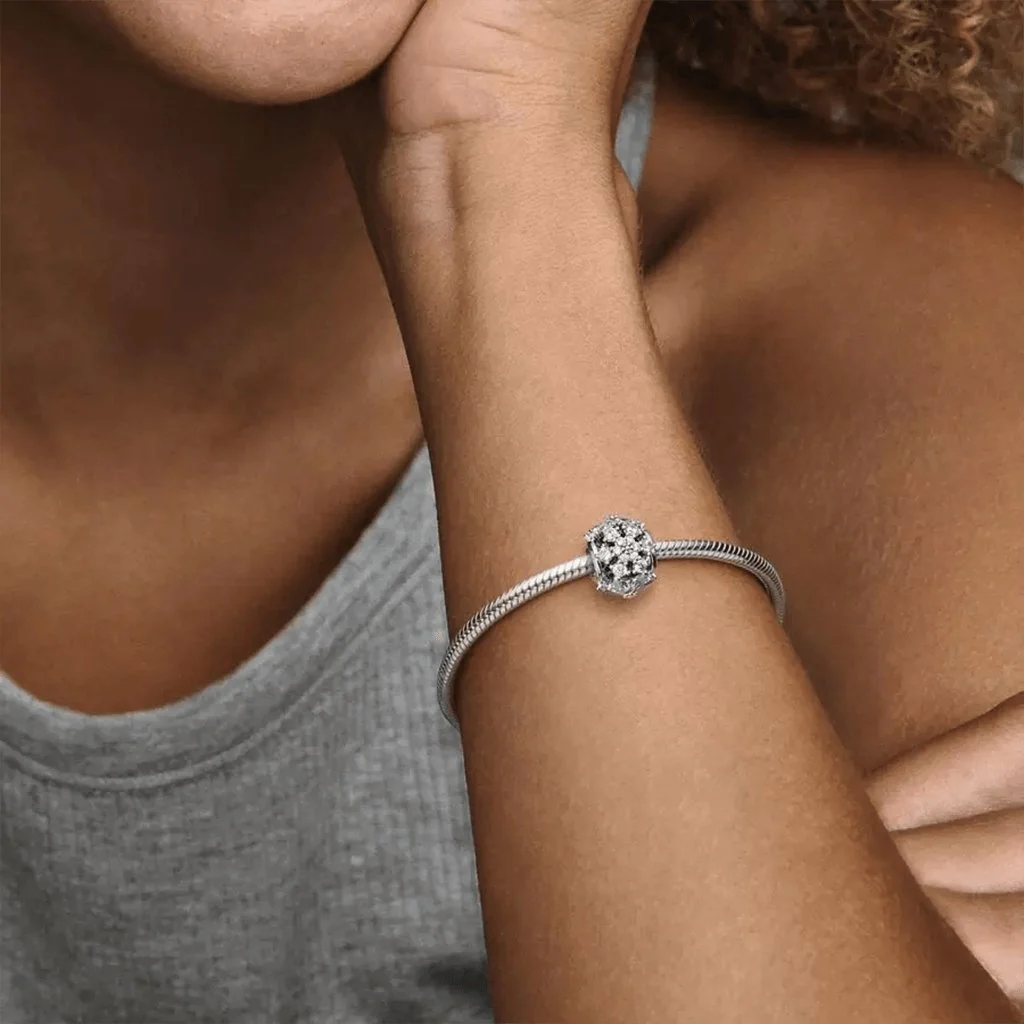 PANDORA : Sparkling Herbarium Cluster Round Charm - Image 2