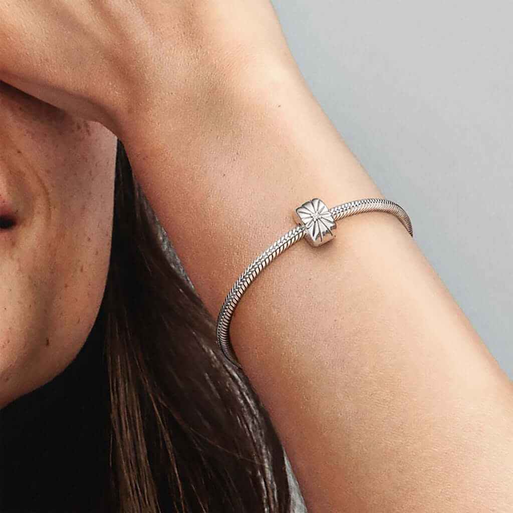 PANDORA : Sparkling Sunburst Clip Charm - Image 4