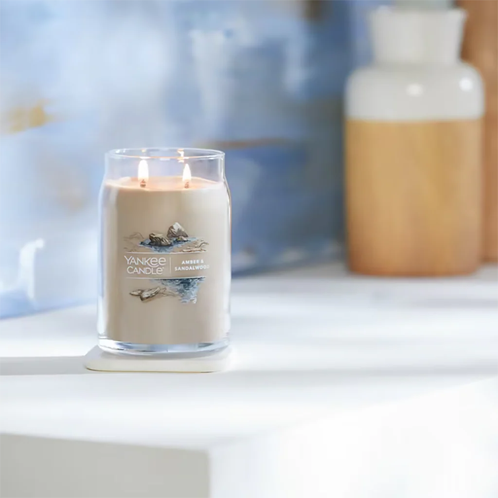 Yankee Candle : Signature Large Jar Candle in Amber & Sandalwood - Image 2