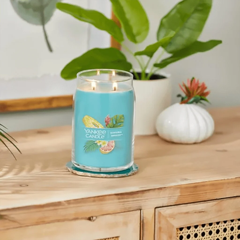 Yankee Candle : Signature Large Jar Candle in Bahama Breeze™ - Image 3
