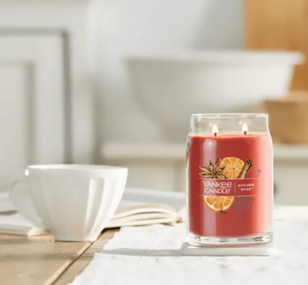 Yankee Candle : Signature Large Jar Candle in Kitchen Spice™ - Image 2