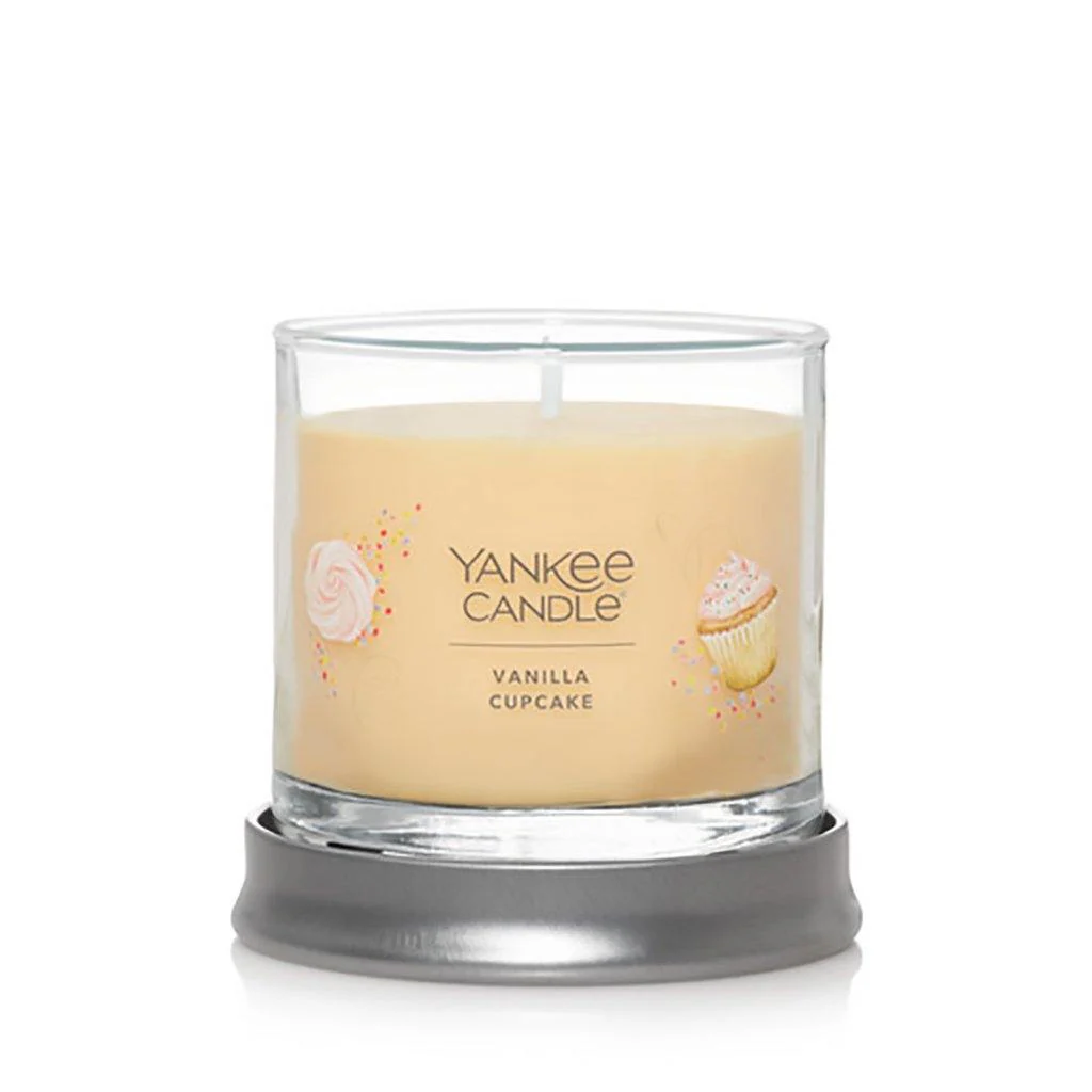 Yankee Candle : Signature Small Tumbler Candle in Vanilla Cupcake - Image 2